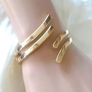 Pretty Gold Bracelet